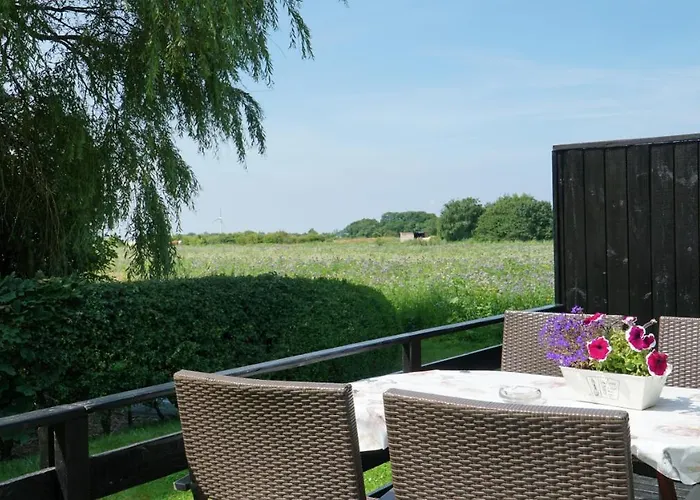 Achtern Diek Vakantiehuis *